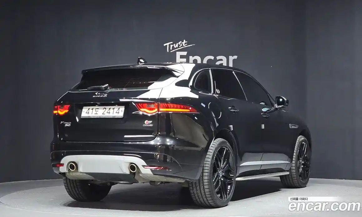 Jaguar F-Pace 2017 3.0 автомат (гидро), фото 2 Jaguar F-Pace 2017 3.0 автомат (гидро), фото 2