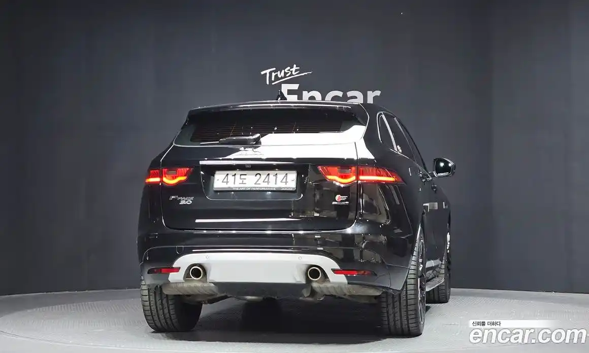 Jaguar F-Pace 2017 3.0 автомат (гидро), фото 4 Jaguar F-Pace 2017 3.0 автомат (гидро), фото 4