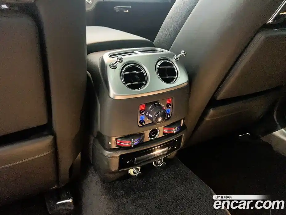 Rolls-Royce Ghost 2018 6.6 автомат (гидро), фото 17 Rolls-Royce Ghost 2018 6.6 автомат (гидро), фото 17