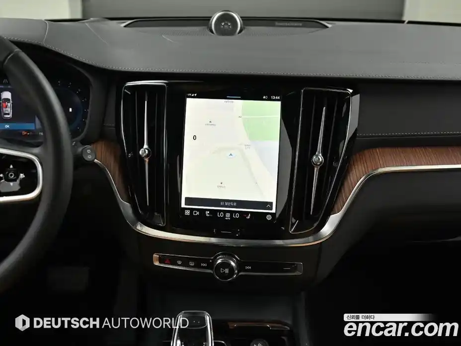 Volvo V60 2024 2.0 автомат (гидро), фото 14