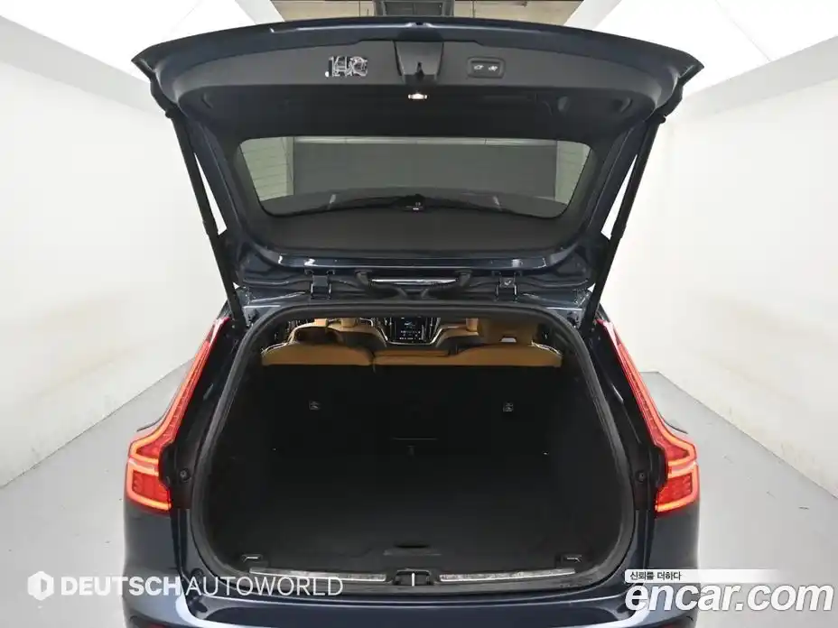 Volvo V60 2024 2.0 автомат (гидро), фото 19