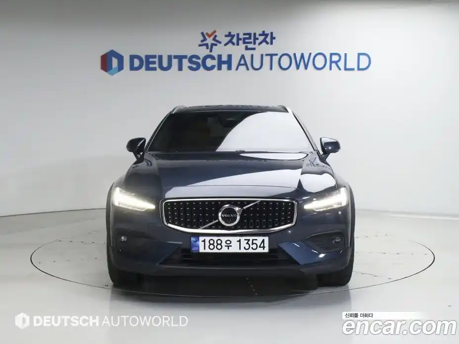 Volvo V60 2024 2.0 автомат (гидро), фото 3