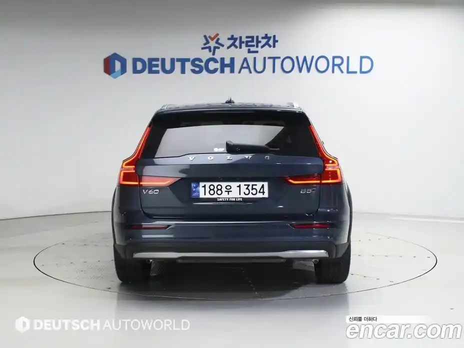 Volvo V60 2024 2.0 автомат (гидро), фото 4