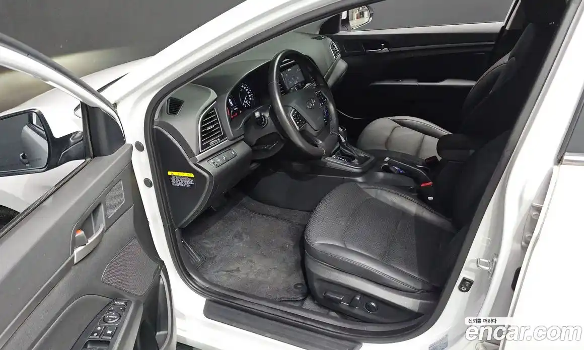 Hyundai Avante 2017 1.6 автомат (гидро), фото 13