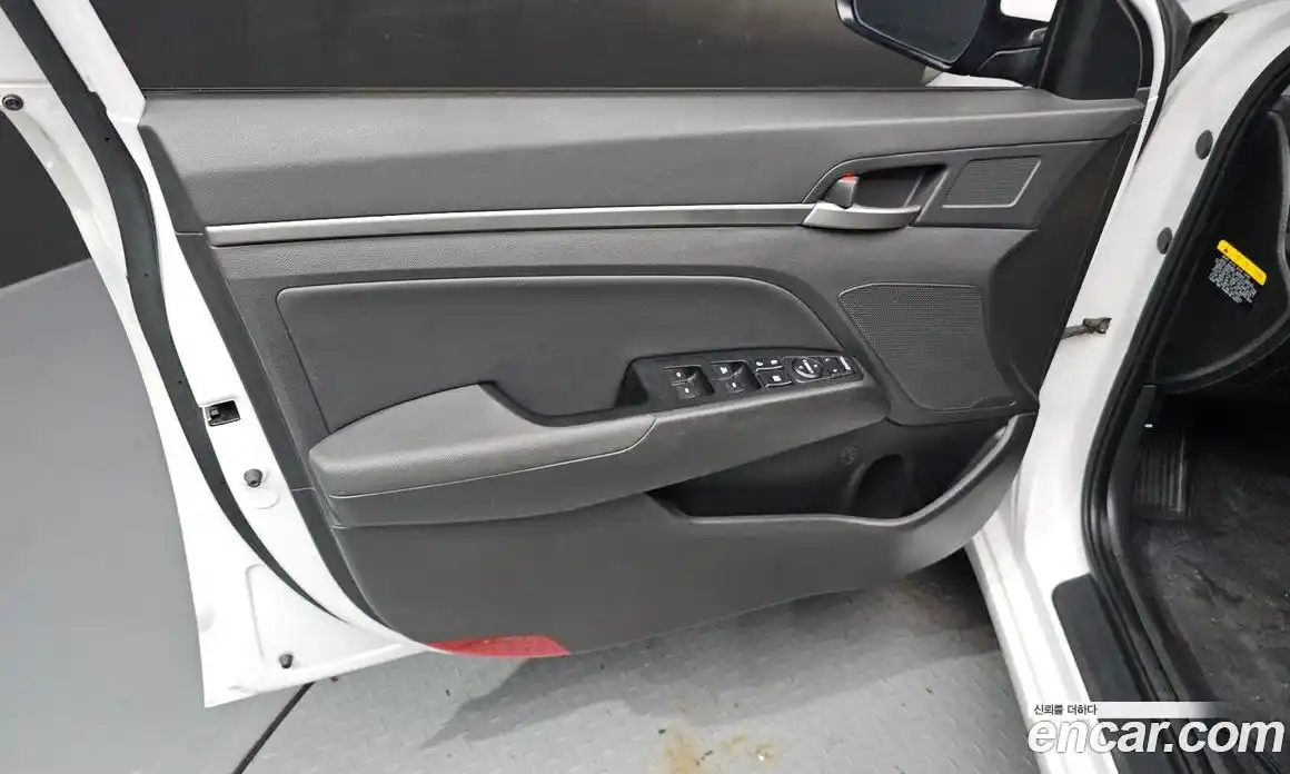 Hyundai Avante 2017 1.6 автомат (гидро), фото 14