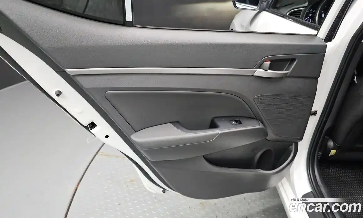 Hyundai Avante 2017 1.6 автомат (гидро), фото 15