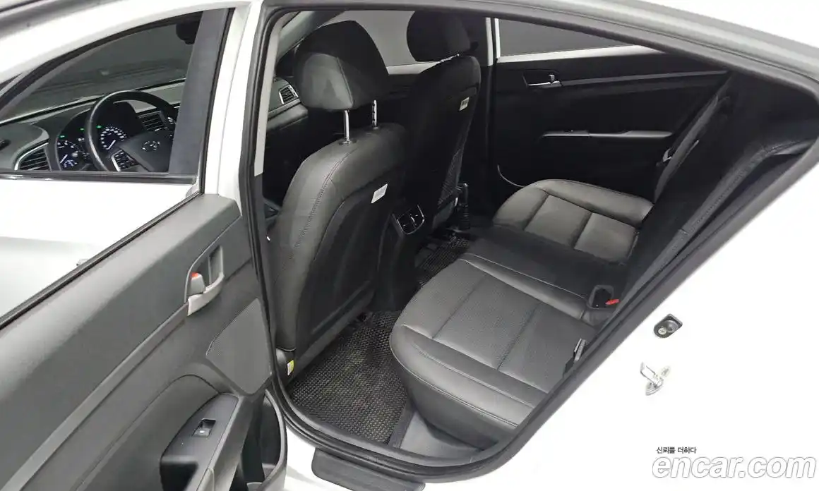 Hyundai Avante 2017 1.6 автомат (гидро), фото 17