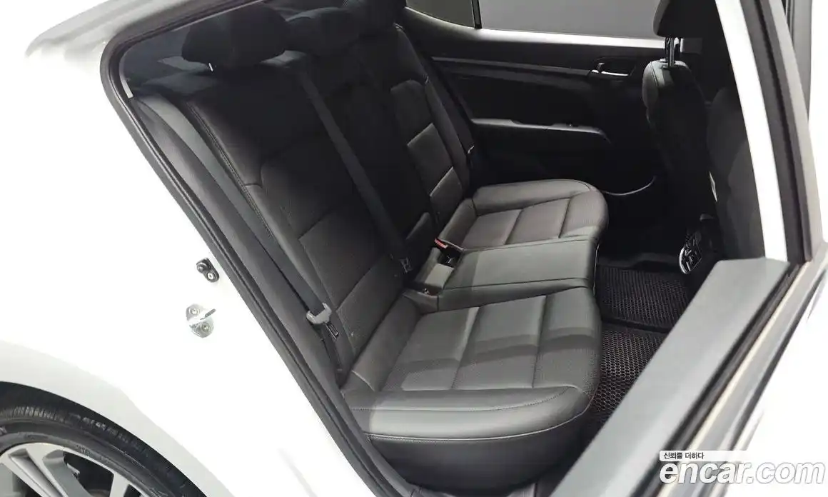 Hyundai Avante 2017 1.6 автомат (гидро), фото 18