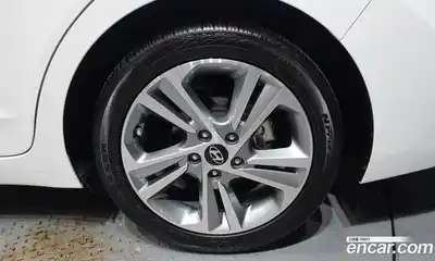 Hyundai Avante 2017 1.6 автомат (гидро), миниатюра 7