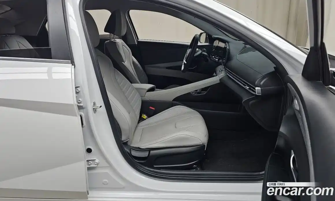 Hyundai Avante 2022 1.6 автомат (гидро), фото 11