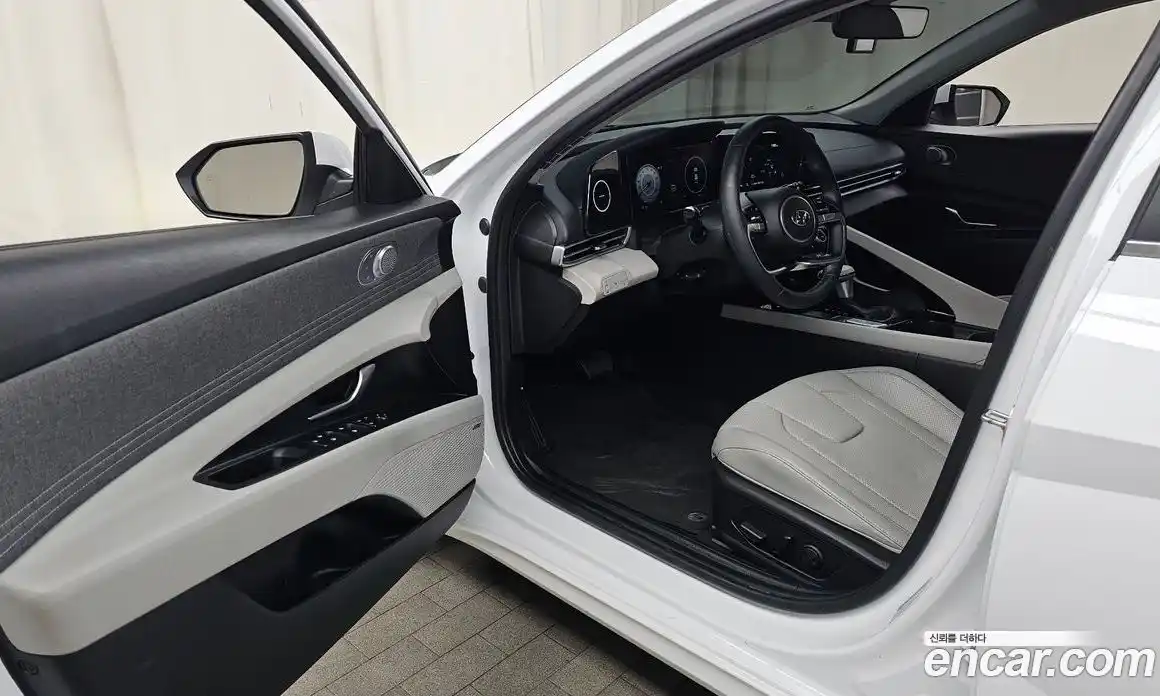 Hyundai Avante 2022 1.6 автомат (гидро), фото 10