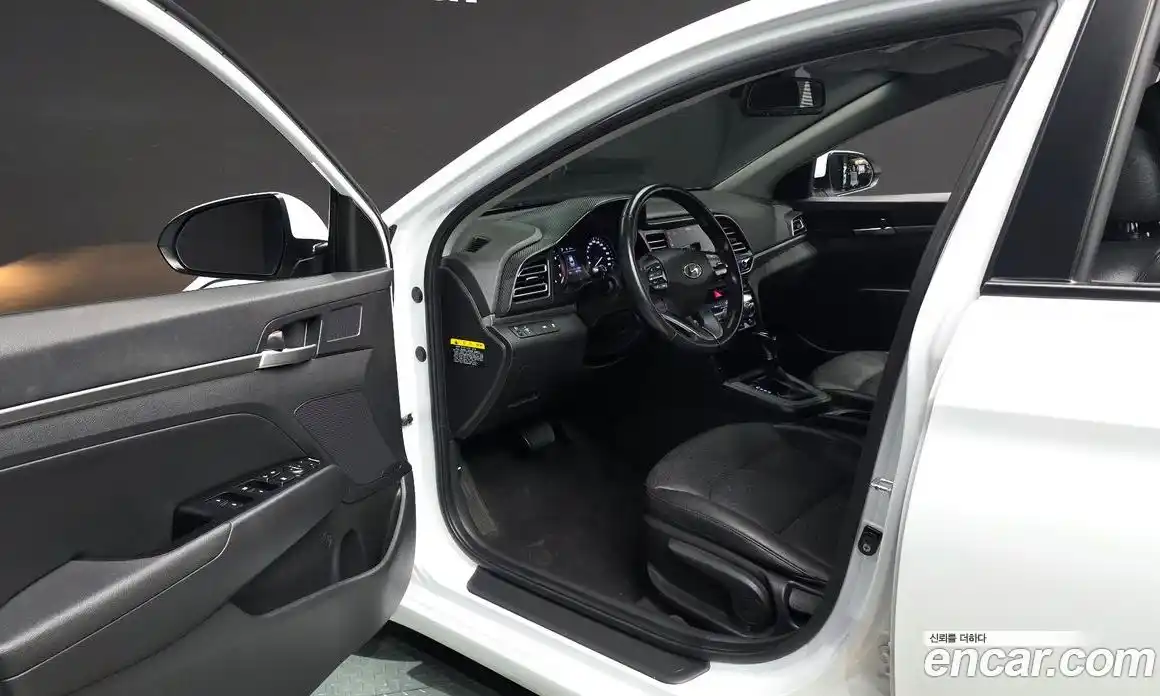 Hyundai Avante 2019 1.6 автомат (гидро), фото 13