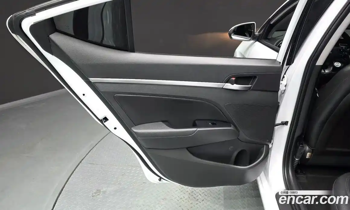 Hyundai Avante 2019 1.6 автомат (гидро), фото 15