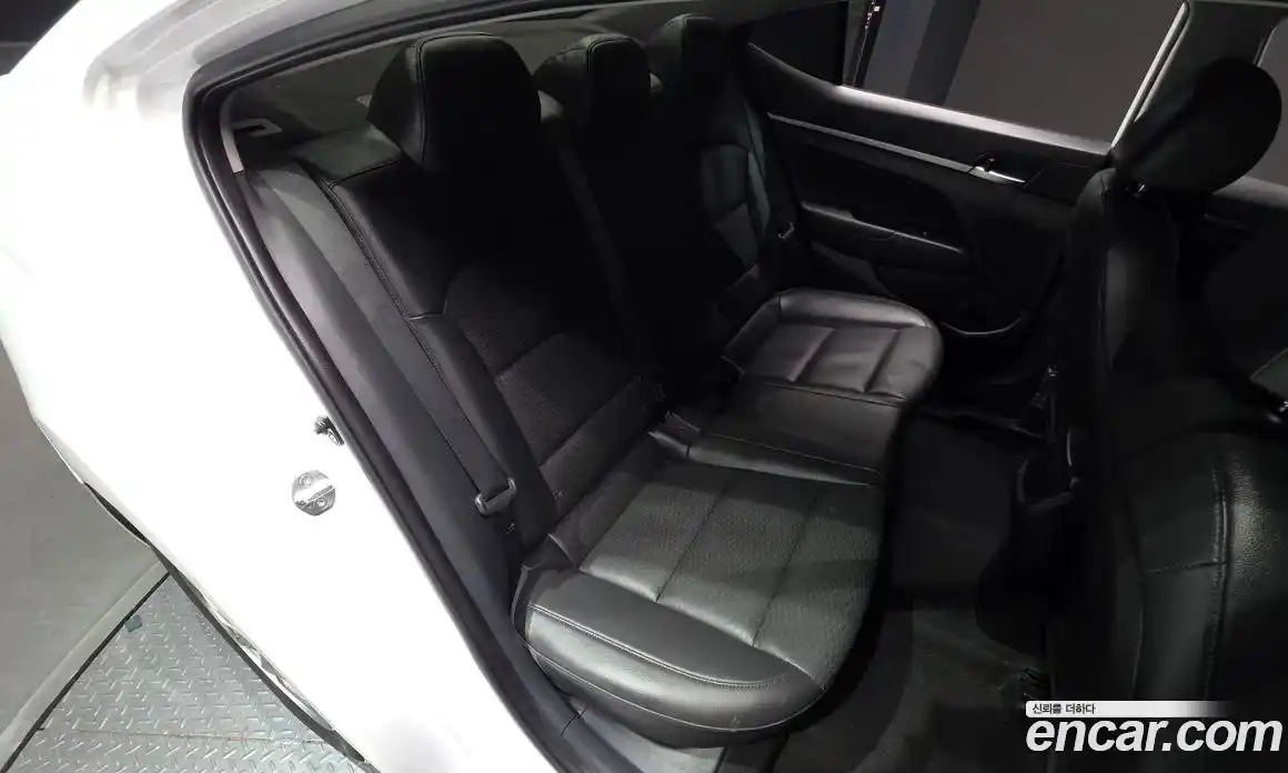Hyundai Avante 2019 1.6 автомат (гидро), фото 16