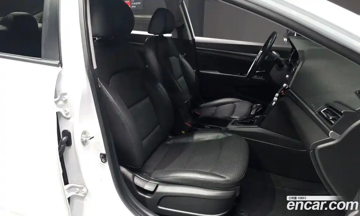 Hyundai Avante 2019 1.6 автомат (гидро), фото 17