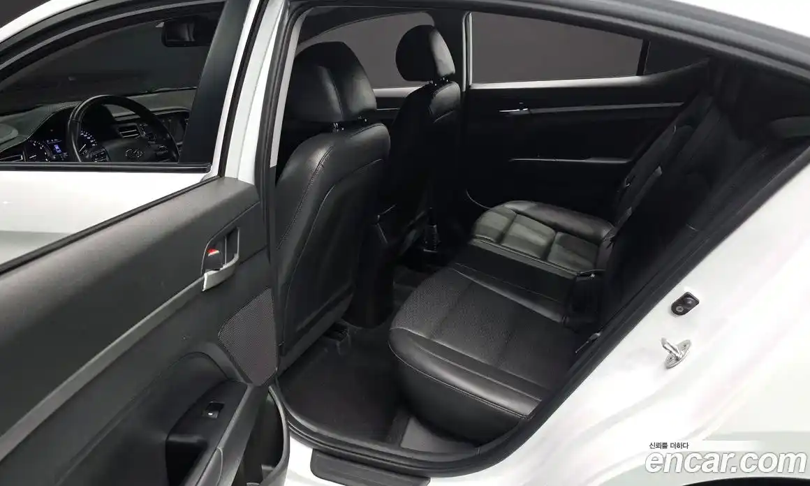 Hyundai Avante 2019 1.6 автомат (гидро), фото 18