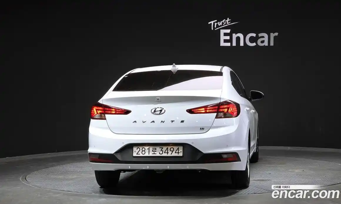Hyundai Avante 2019 1.6 автомат (гидро), фото 4