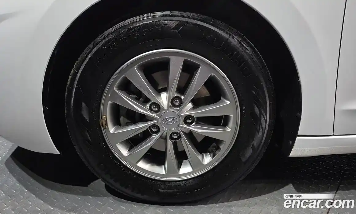 Hyundai Avante 2019 1.6 автомат (гидро), фото 5