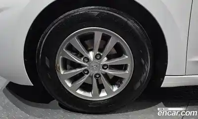 Hyundai Avante 2019 1.6 автомат (гидро), миниатюра 5