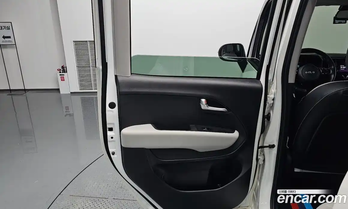 Kia Ray 2022 1.0 автомат (гидро), фото 14
