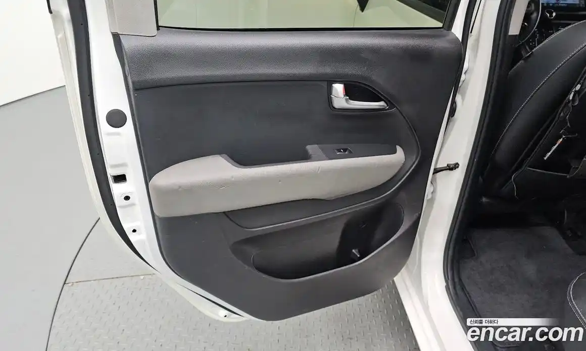 Kia Ray 2023 1.0 автомат (гидро), фото 15