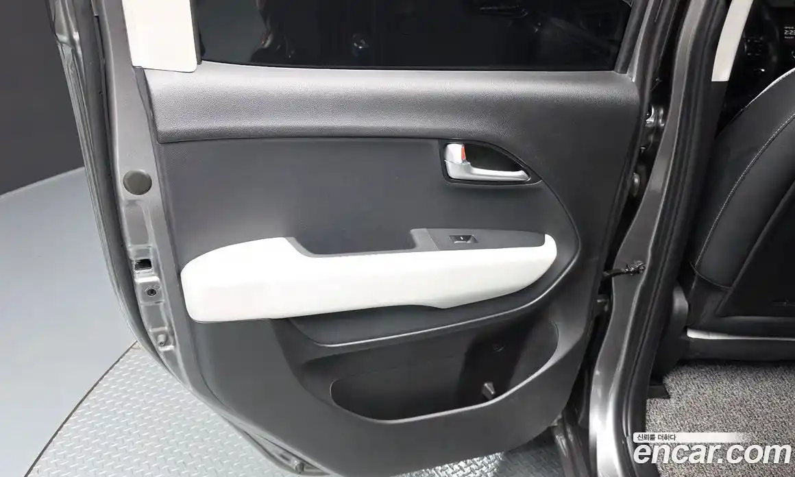 Kia Ray 2022 1.0 автомат (гидро), фото 15