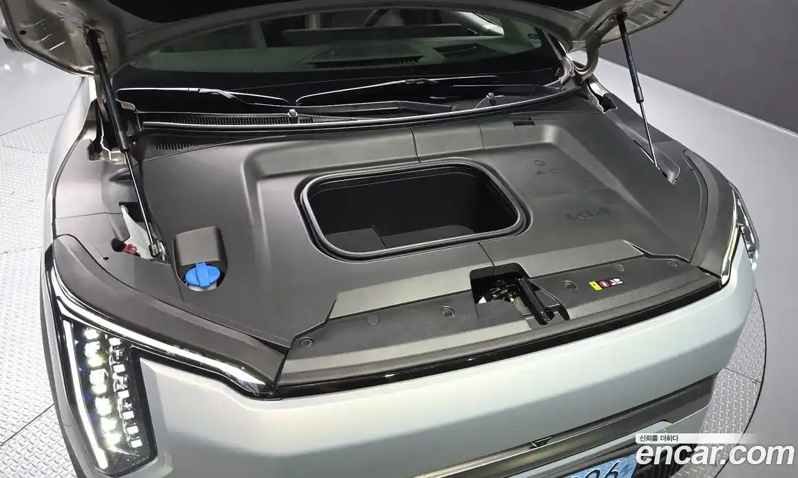 Kia EV3 2024 0.2 автомат (гидро), фото 6