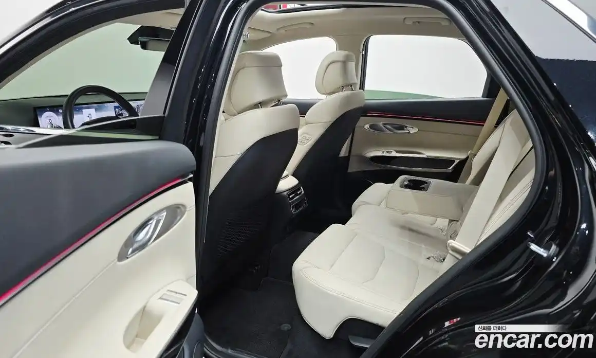 Genesis GV70 2025 2.5 автомат (гидро), фото 17