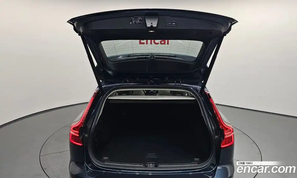 Volvo V60 2019 2.0 автомат (гидро), фото 18