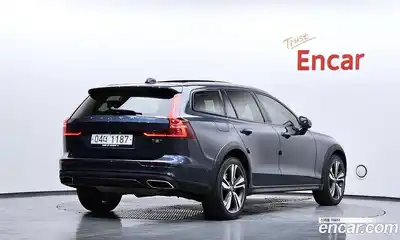Volvo V60 2019 2.0 автомат (гидро), миниатюра 2