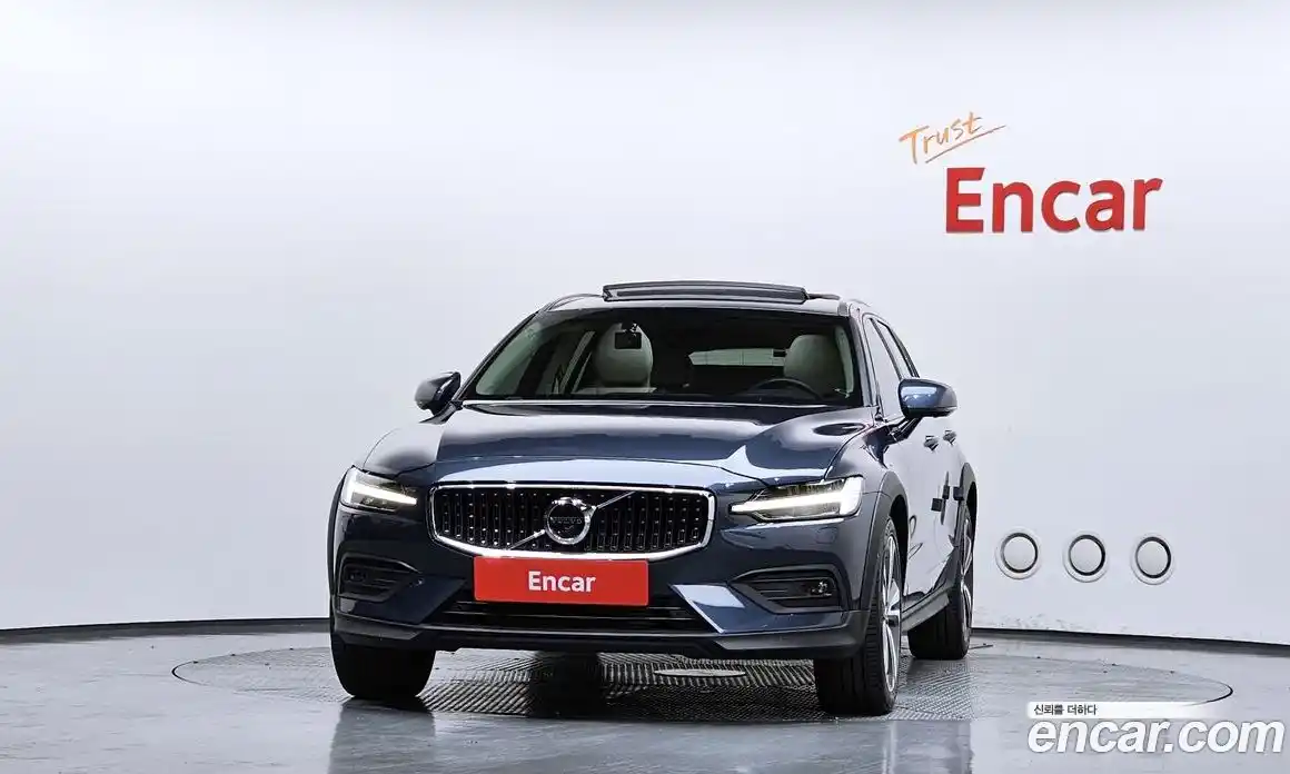 Volvo V60 2019 2.0 автомат (гидро), фото 3