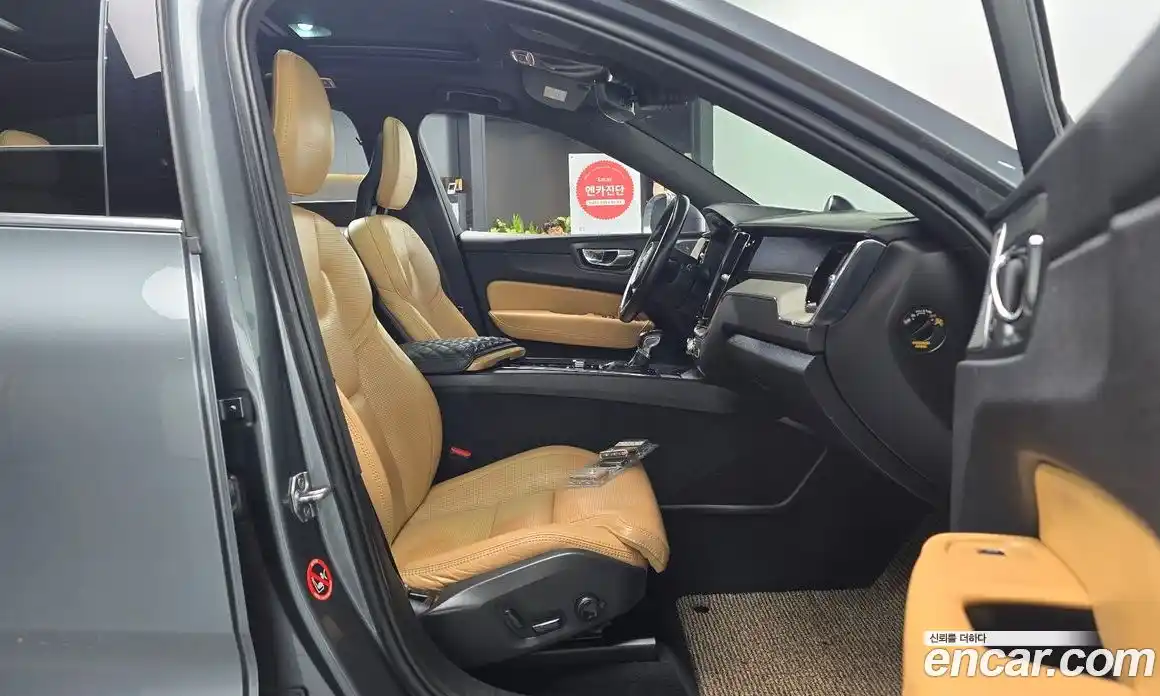 Volvo XC60 2018 2.0 автомат (гидро), фото 11