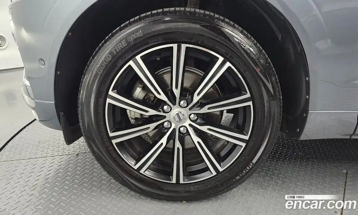Volvo XC60 2018 2.0 автомат (гидро), фото 5