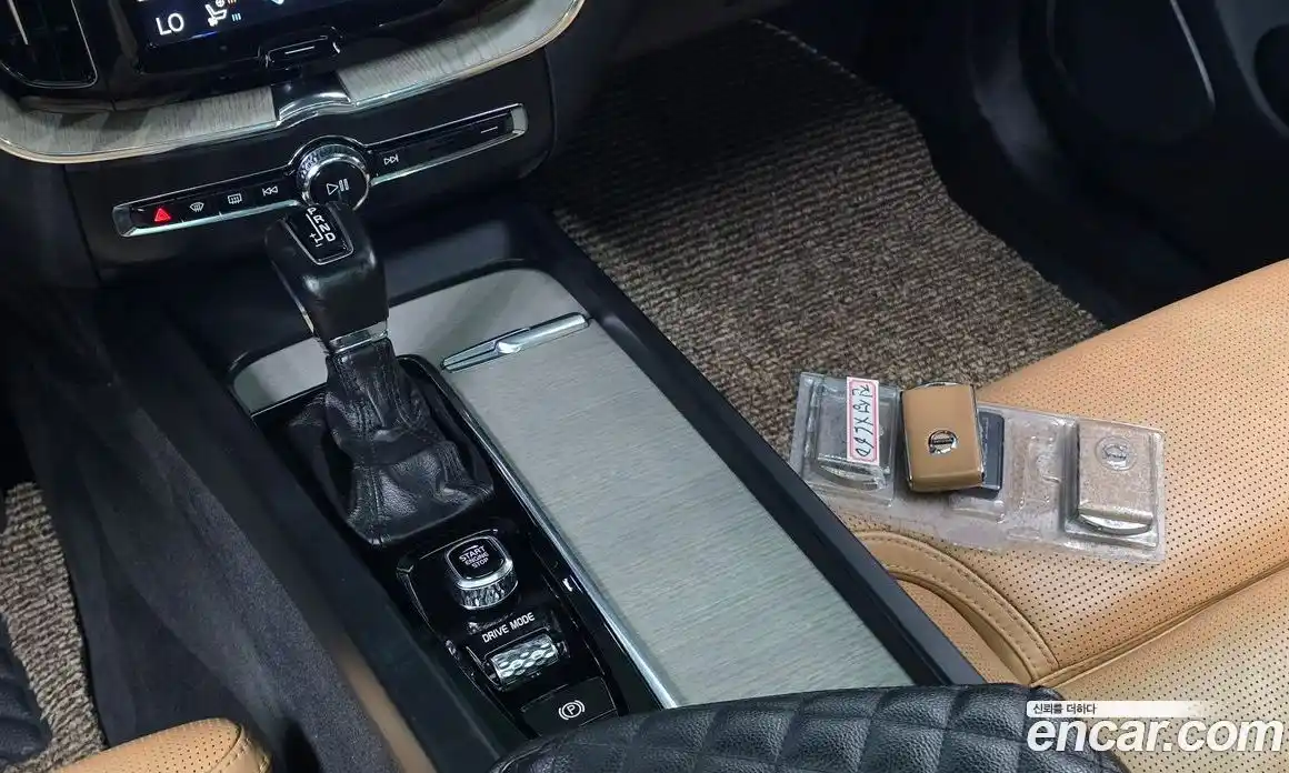 Volvo XC60 2018 2.0 автомат (гидро), фото 9