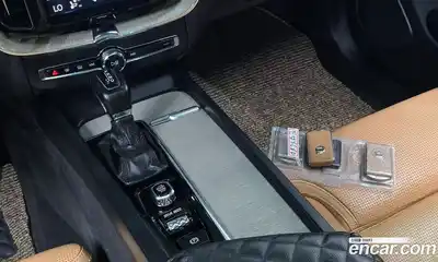 Volvo XC60 2018 2.0 автомат (гидро), миниатюра 9