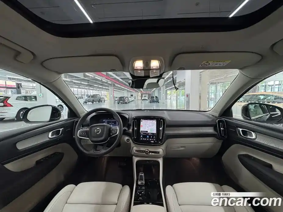 Volvo XC40 2025 2.0 автомат (гидро), фото 7