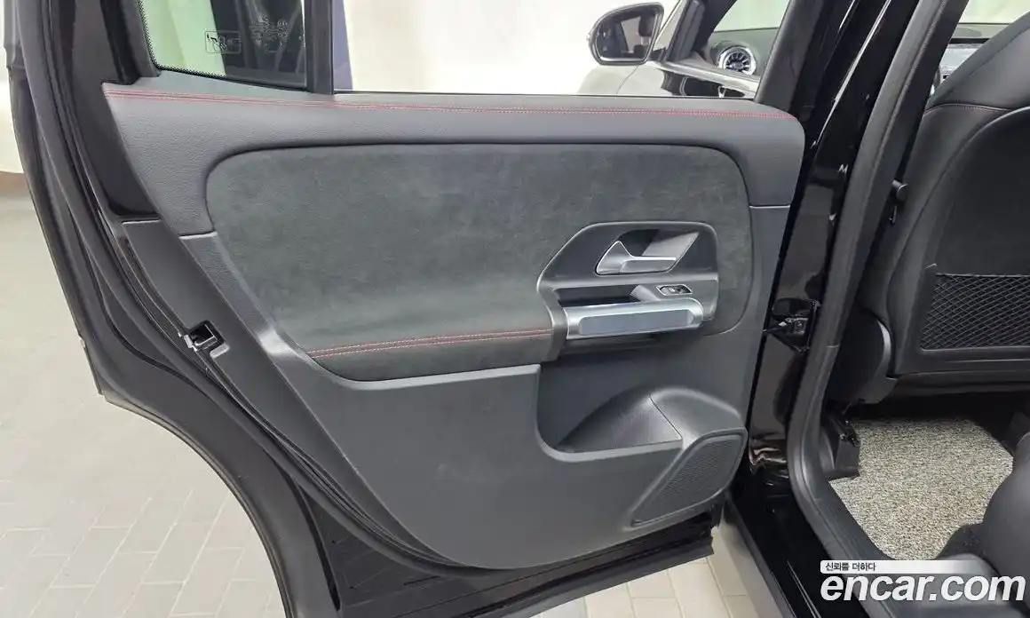 Mercedes-Benz GLB-Class 2023 2.0 гидро, фото 15