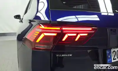 Volkswagen Tiguan 2023 2.0 автомат (гидро), миниатюра 9