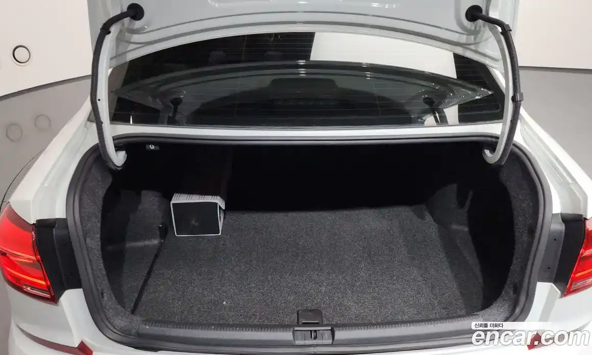 Volkswagen Passat 2016 1.8 автомат (гидро), фото 18