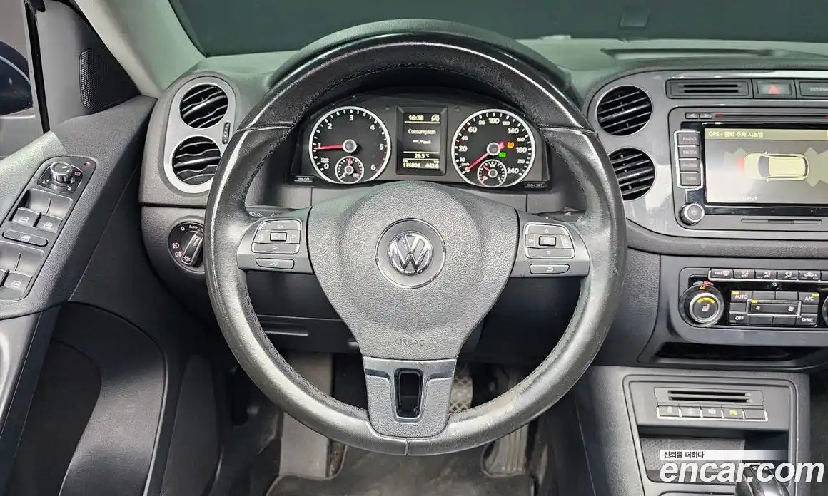 Volkswagen Tiguan 2013 2.0 автомат (гидро), фото 14