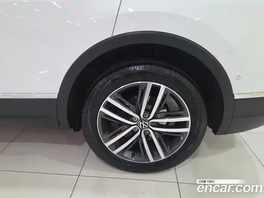 Volkswagen Tiguan 2023 2.0 автомат (гидро), фото 5