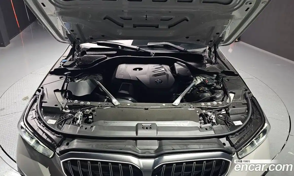 BMW 5 серия 2025 2.0 автомат (гидро), фото 6