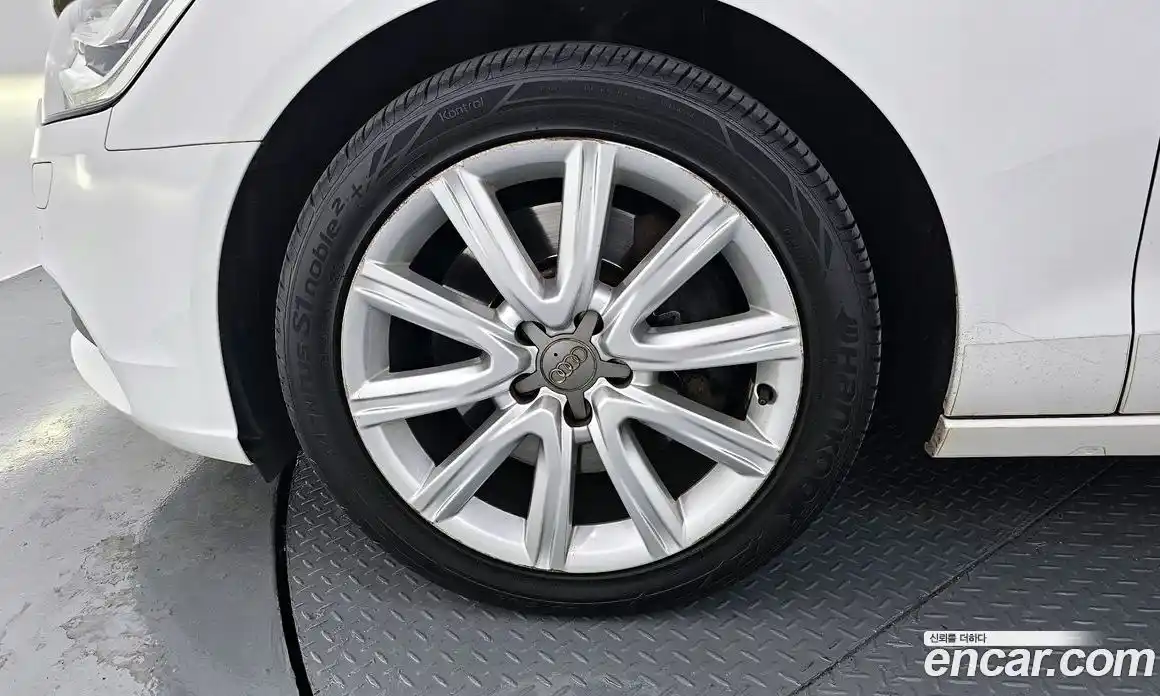 Audi A6 2012 3.0 автомат (гидро), фото 5