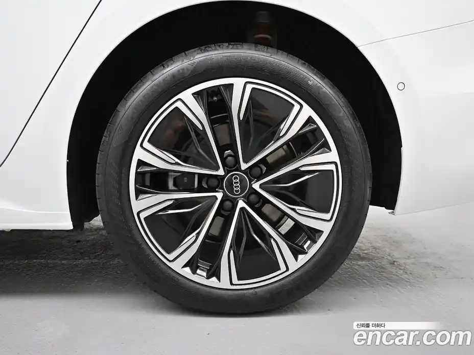Audi A5 2025 2.0 автомат (гидро), фото 5