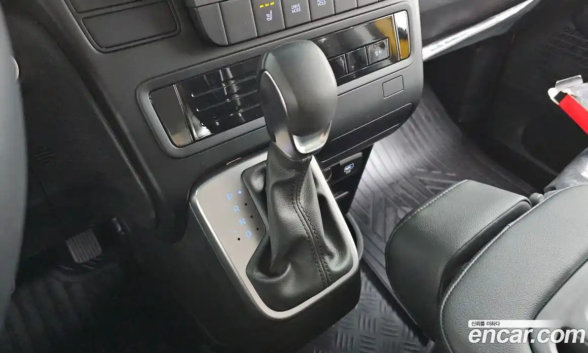 Hyundai Staria 2025 3.5 автомат (гидро), фото 12