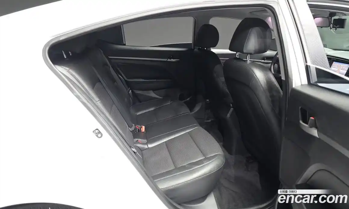 Hyundai Avante 2017 1.6 автомат (гидро), фото 12