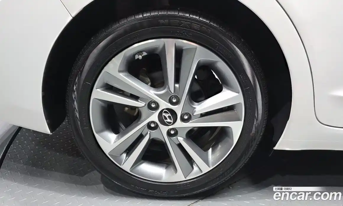 Hyundai Avante 2017 1.6 автомат (гидро), фото 5