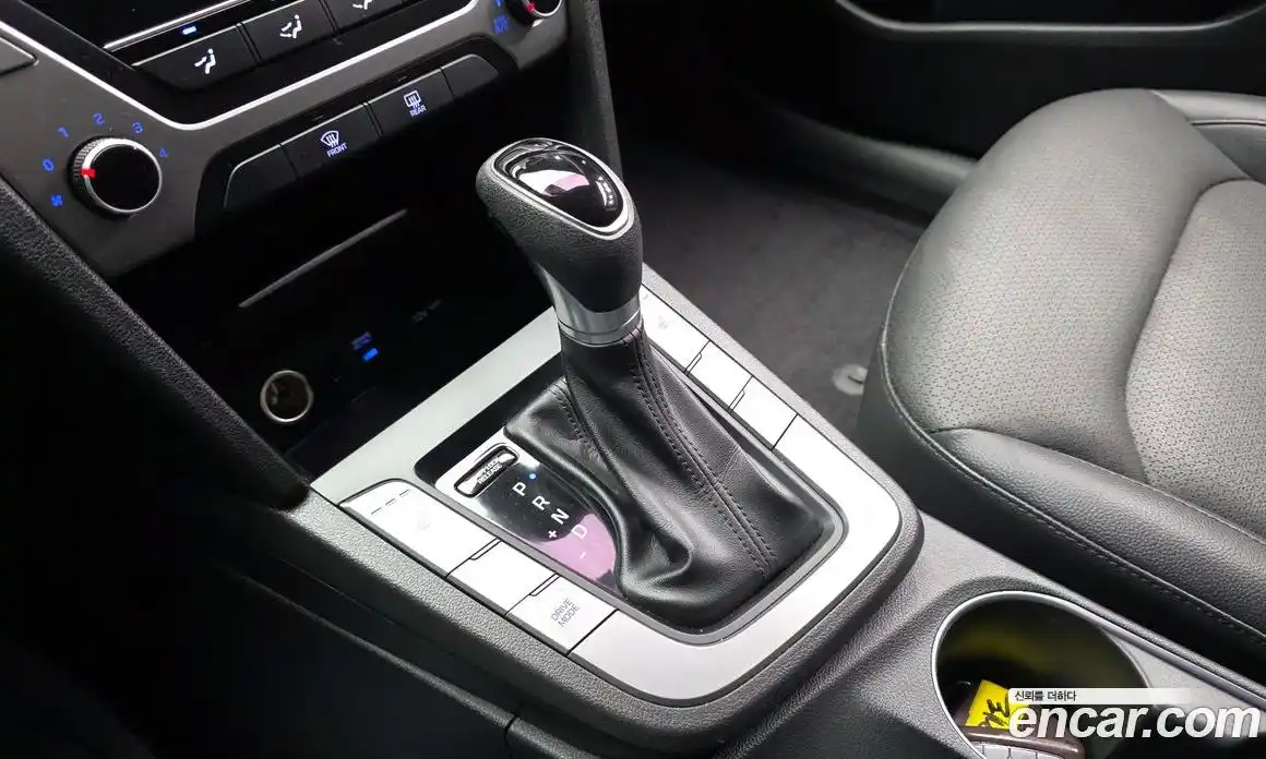 Hyundai Avante 2017 1.6 автомат (гидро), фото 9