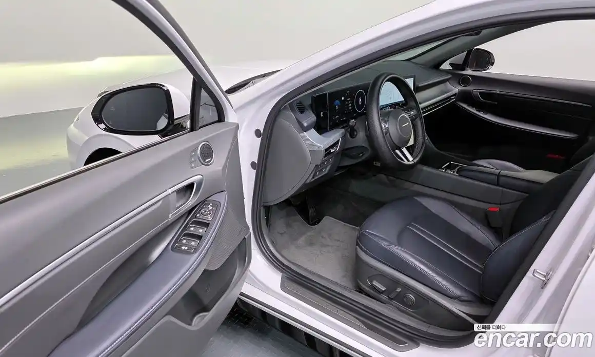 Hyundai Sonata 2024 2.0 автомат (гидро), фото 13