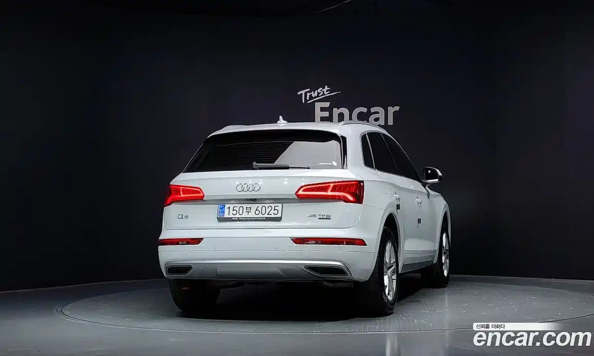 Audi Q5 2020 2.0 автомат (гидро), фото 4